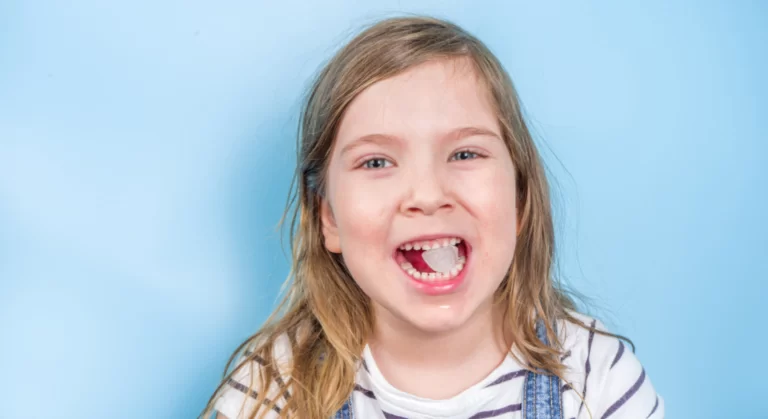 ¿Te gusta comer hielo? Podrías estar dañando tus dientes
